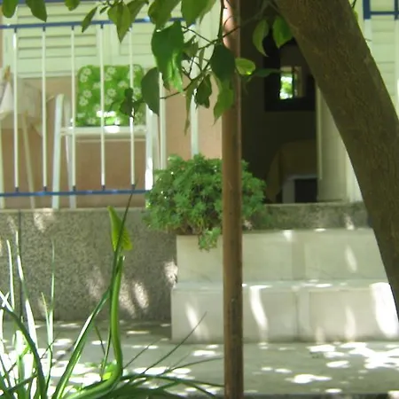 بيت ضيافة And Laguna تروغير