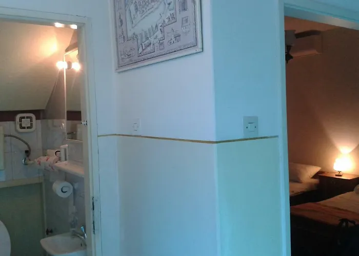 And Laguna 3* Τρογκίρ